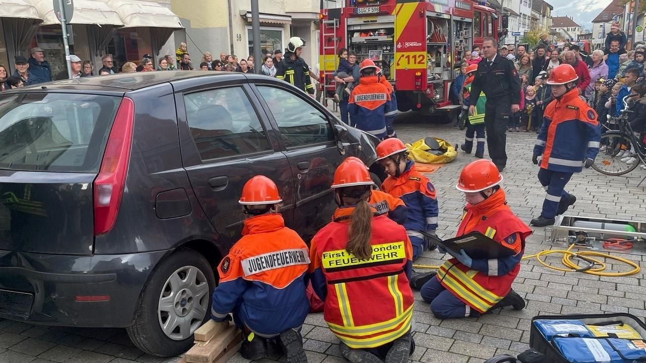 Rettungskräfte löschen Brand in der Altstadt