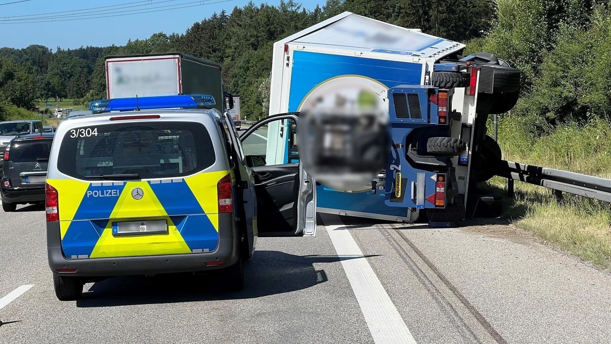 Stau Auf Der A Lkw Anh Nger Bei Wangen Umgekippt