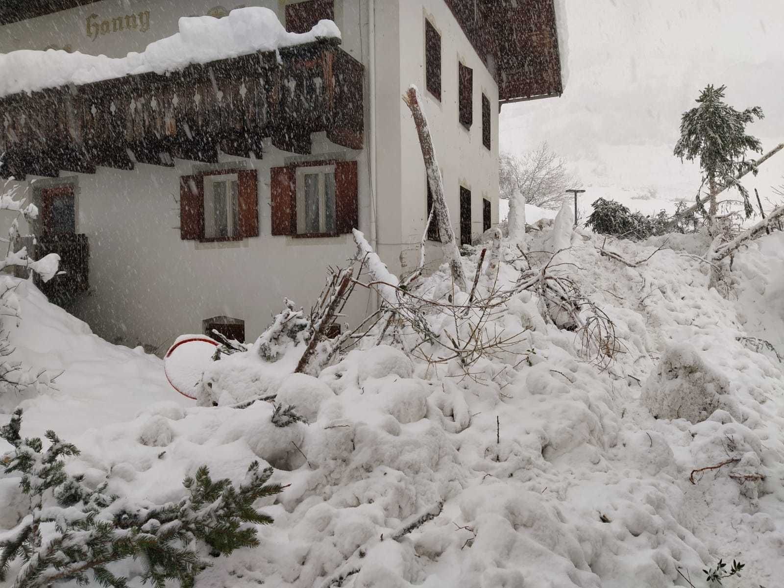 Schnee und Regen sorgen für Winterchaos in Teilen Österreichs