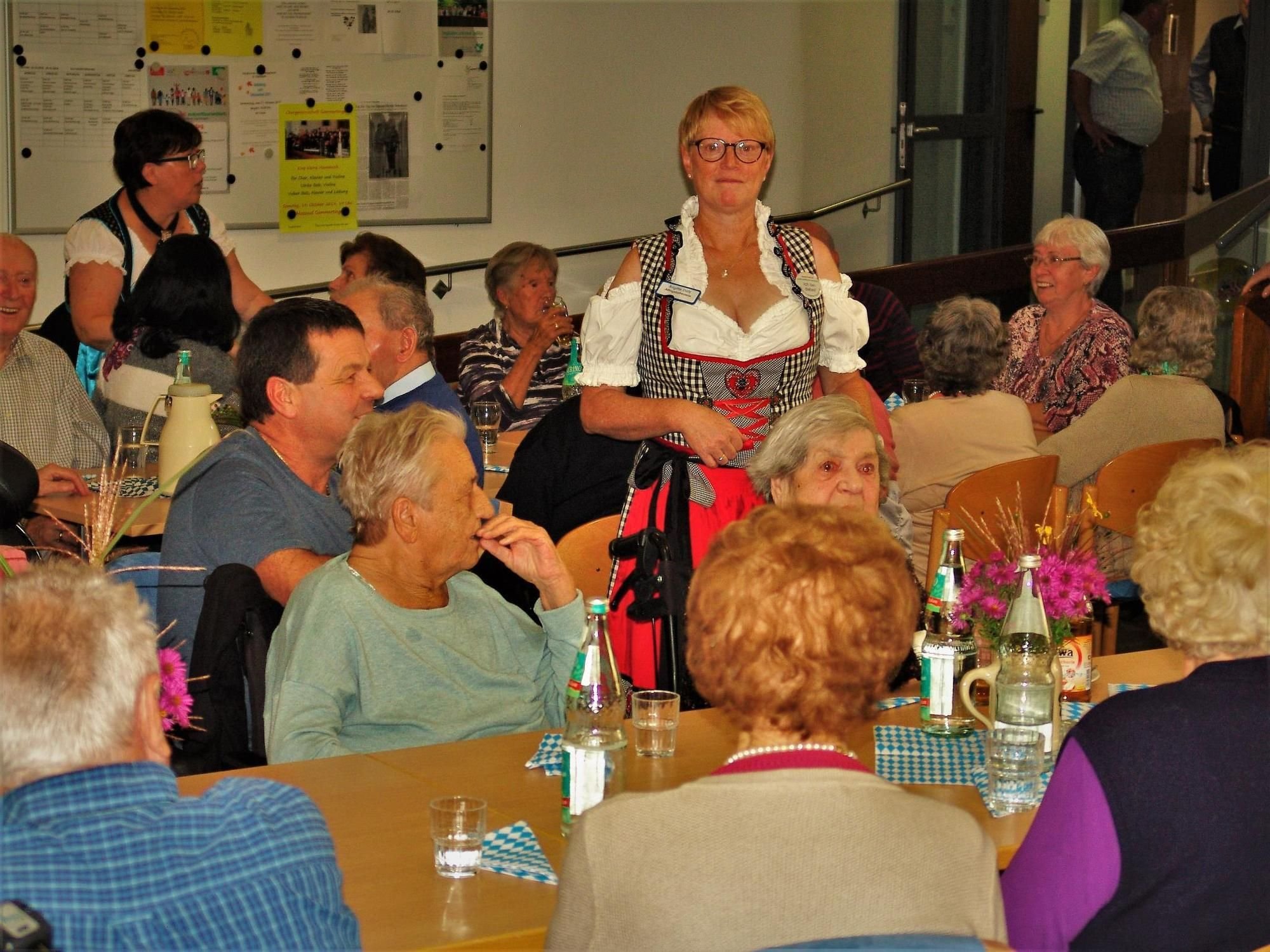 Senioren Feiern Im Pflegeheim Ein Z Nftiges Oktoberfest