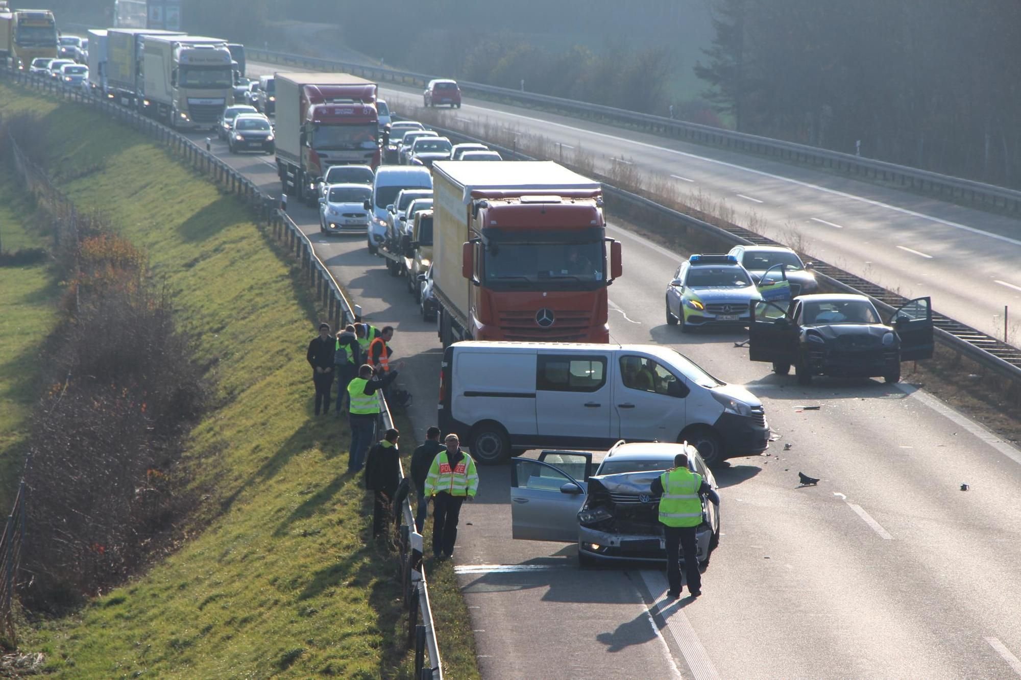 Unfall auf A96 führt zu langem Stau