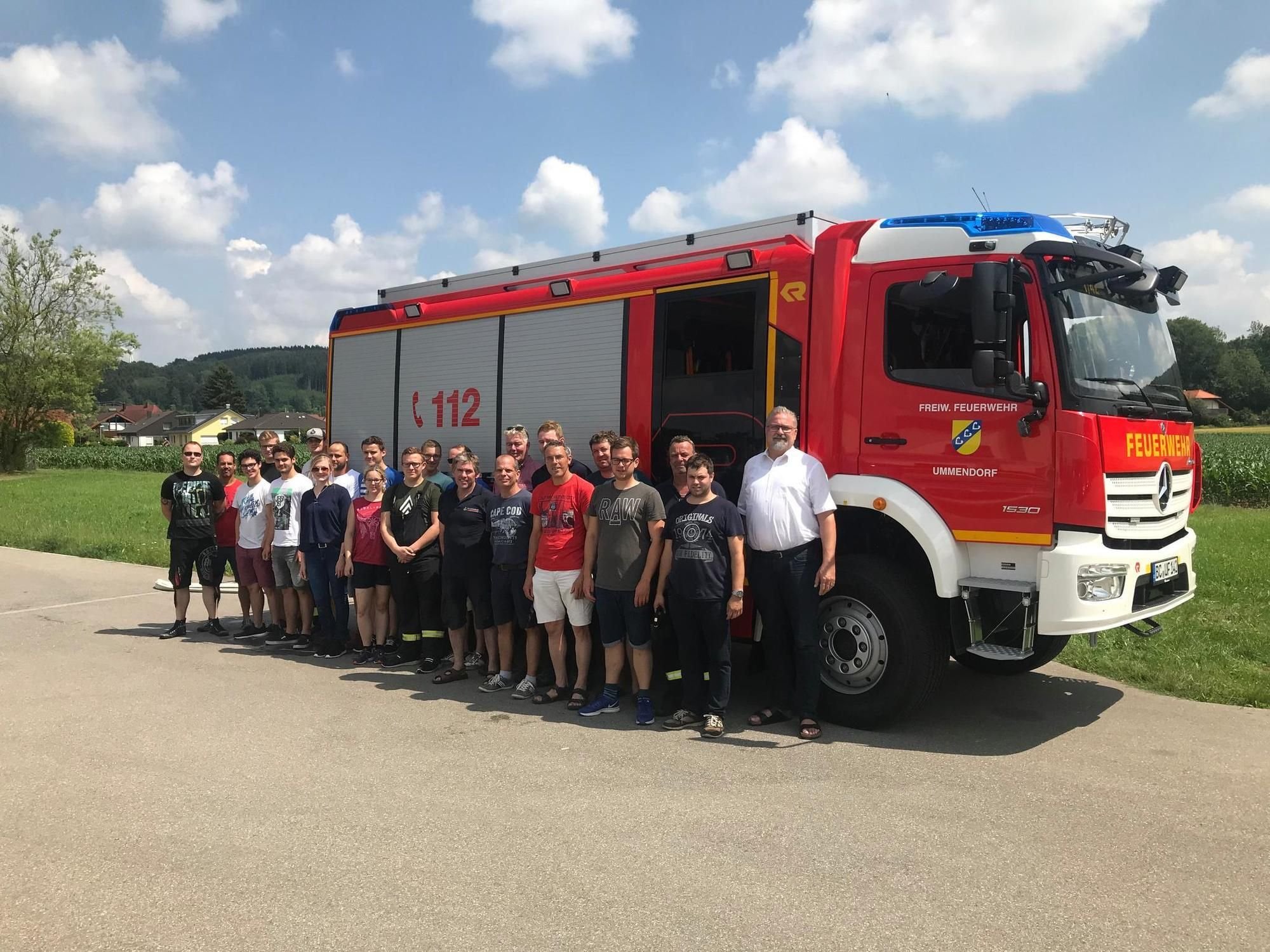 Feuerwehr Ummendorf Nimmt Neues L Schfahrzeug In Empfang