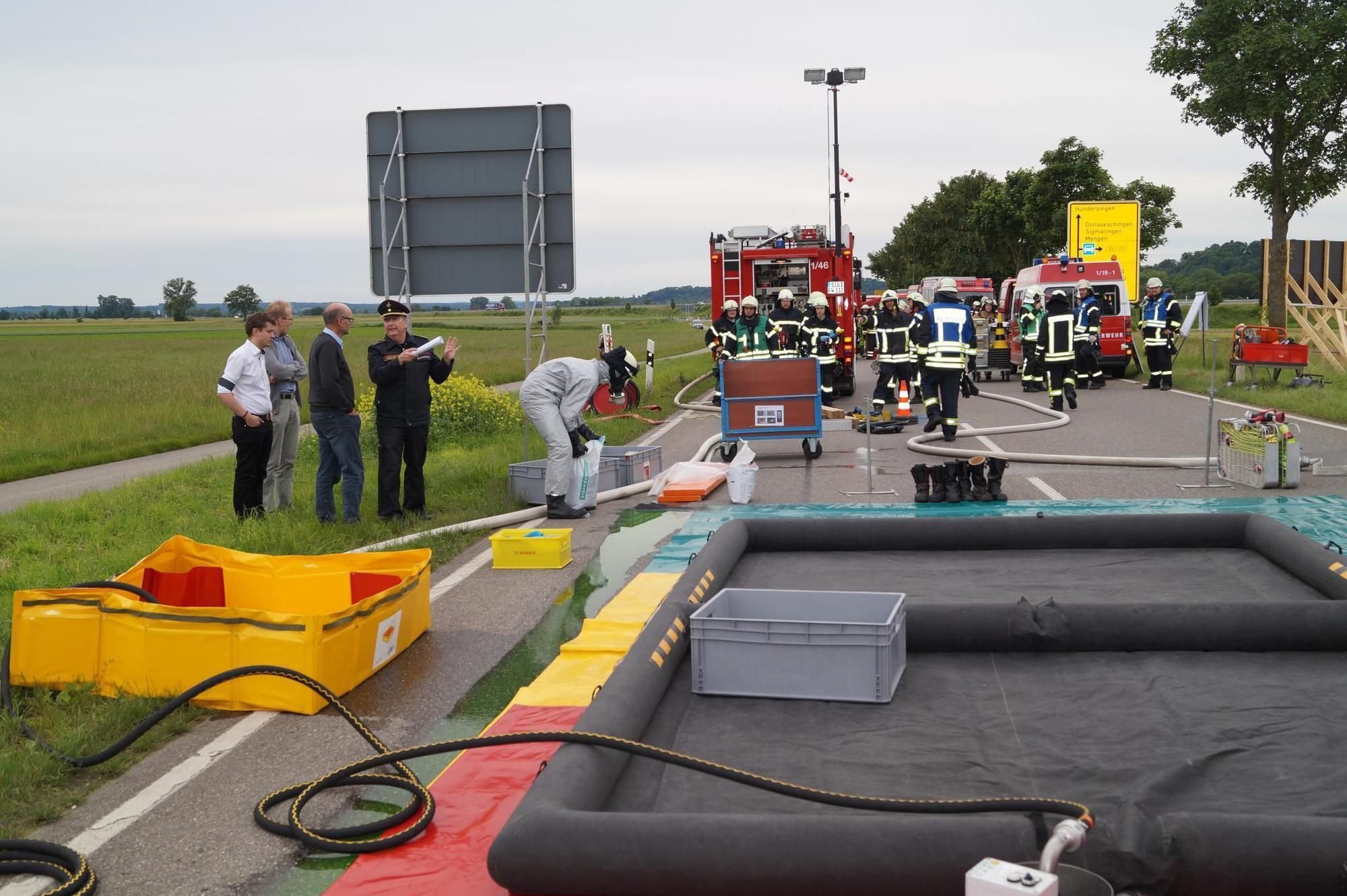 Großübung Feuerwehr Herbertingen fordert Gefahrgutzug des Kreises an