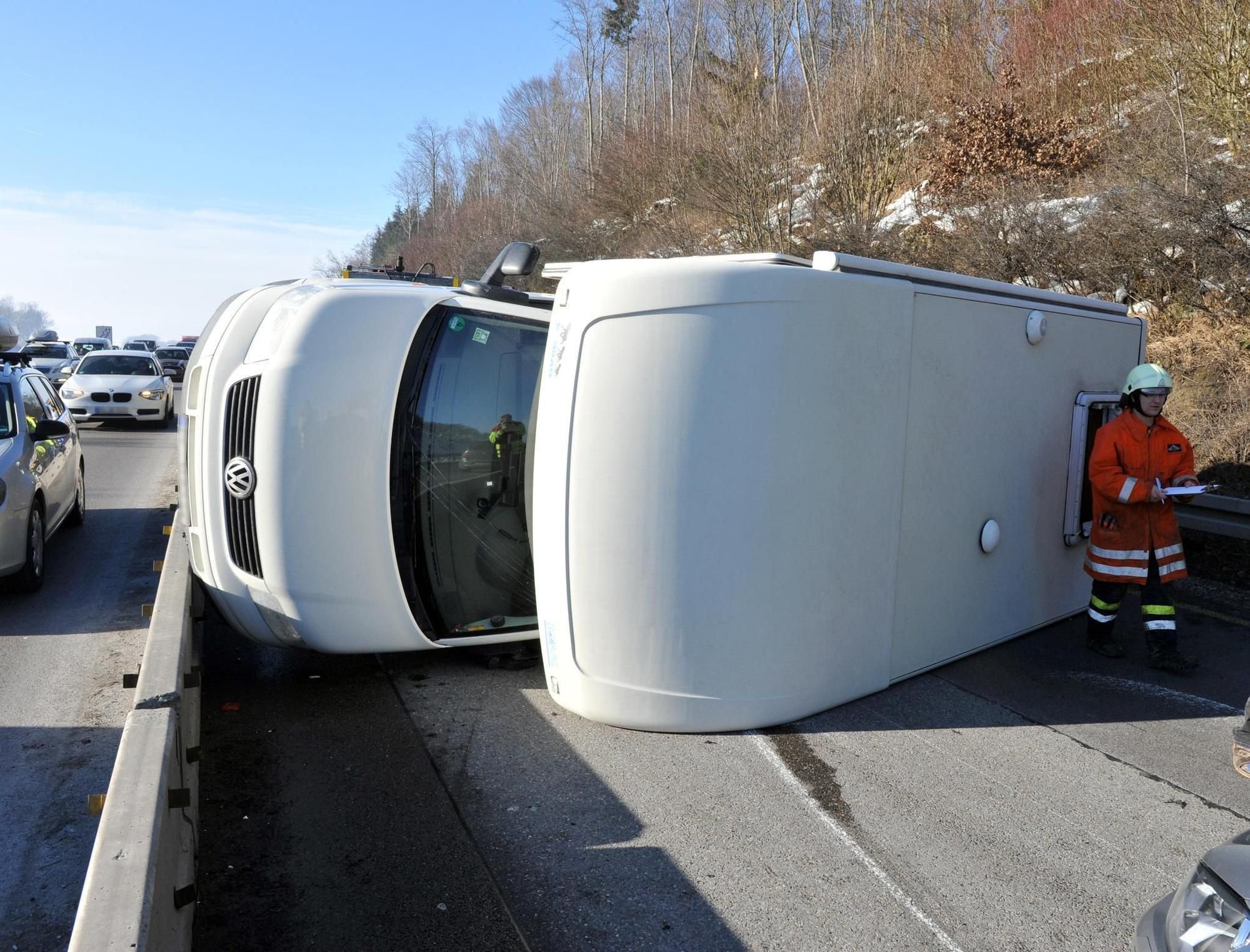 Wohnmobil Kippt Auf Der A8 Um