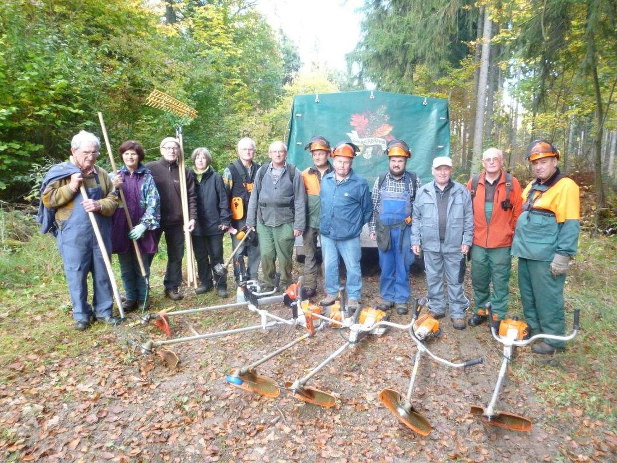 Albverein rückt Strauchwerk zu Leibe