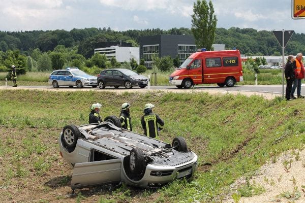 Erster Unfall auf der neuen Nordwestumfahrung Autos stoßen zusammen