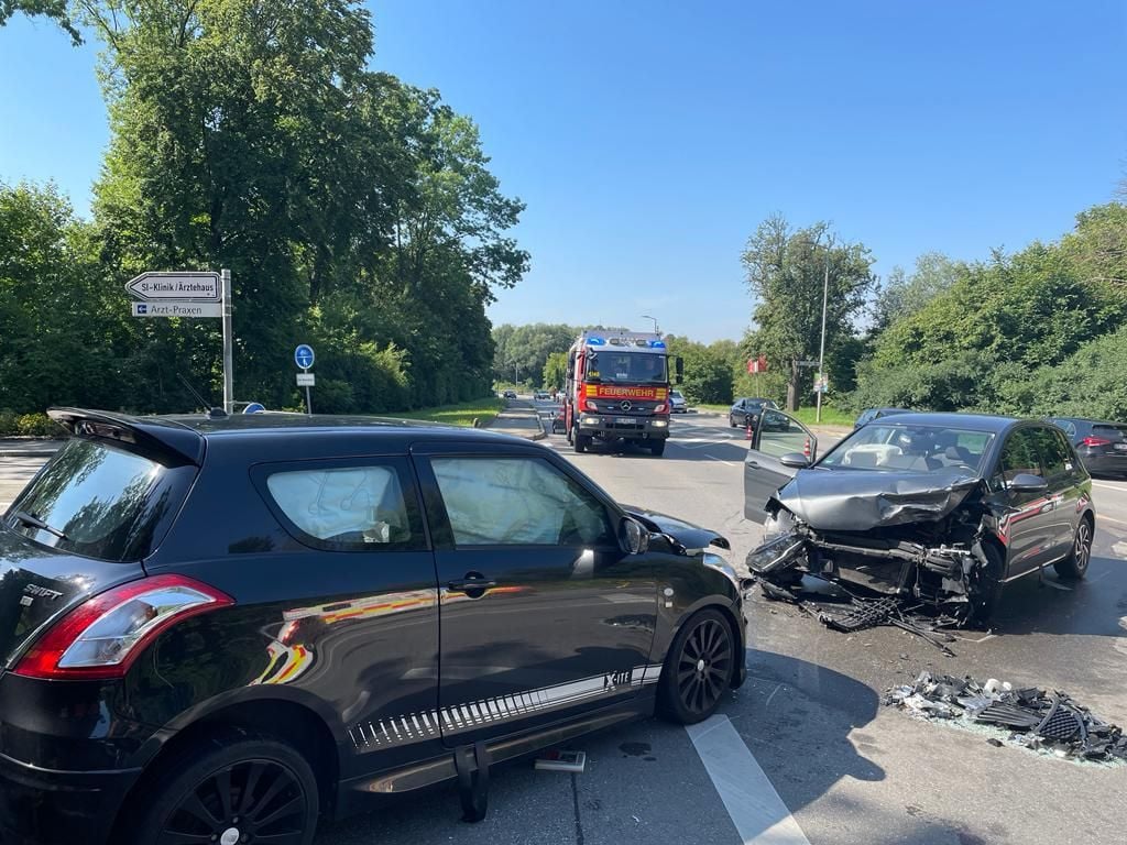 Drei Verletzte Bei Abbiegeunfall