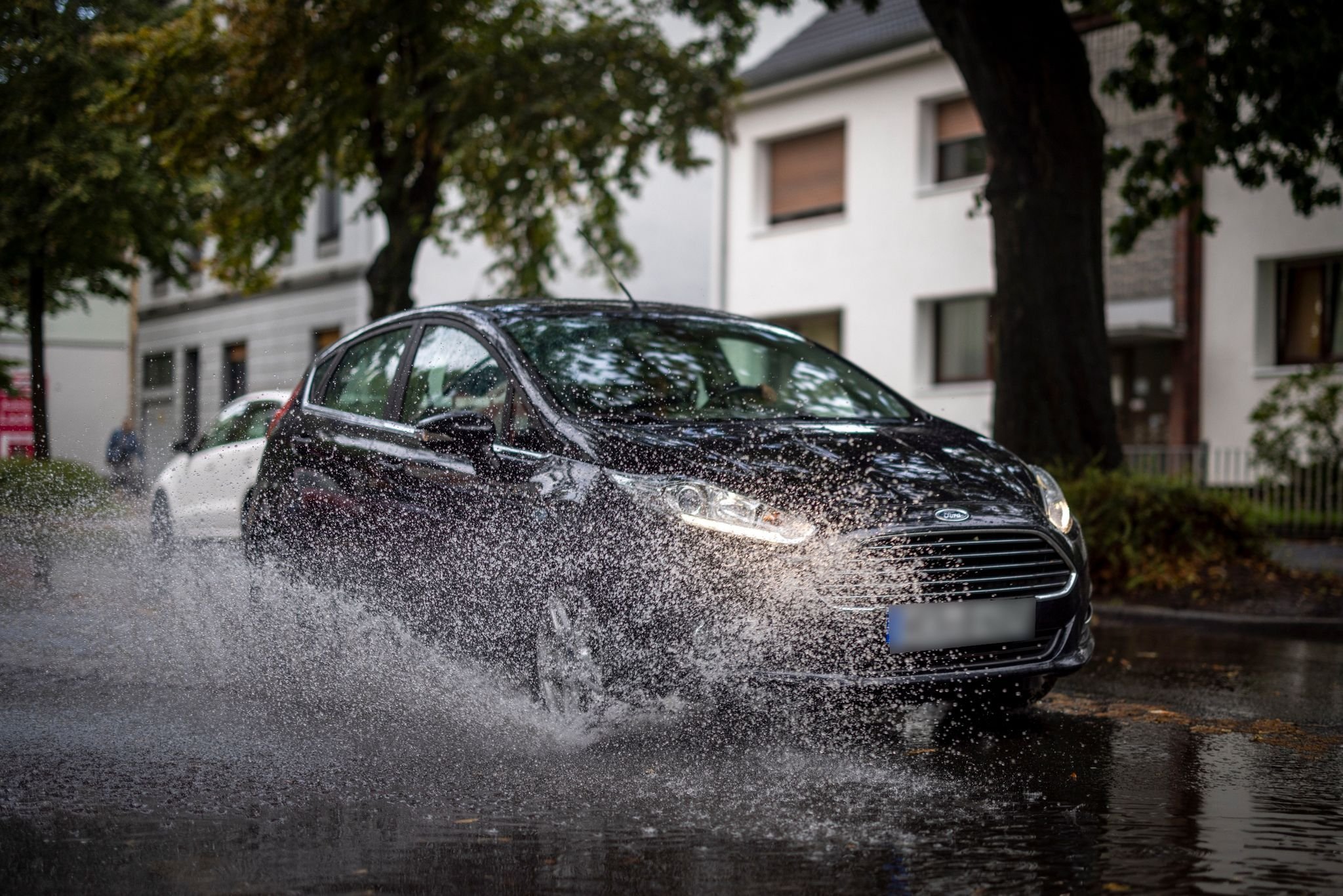 Teils kräftige Gewitter mit Starkregen und Hagel möglich