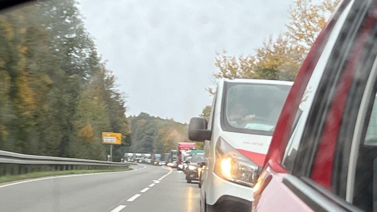 Auto Gerät In Gegenverkehr: B31 Bei Eriskirch Stundenlang Gesperrt