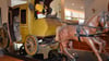  400 Jahre Post ist Anlass genug für eine Ausstellung im Stadtmuseum. Das Foto zeigt das Modell einer Postkutsche, besetzt mit adligen Herrschaften, das im Hotel Kleber Post ausgestellt ist.