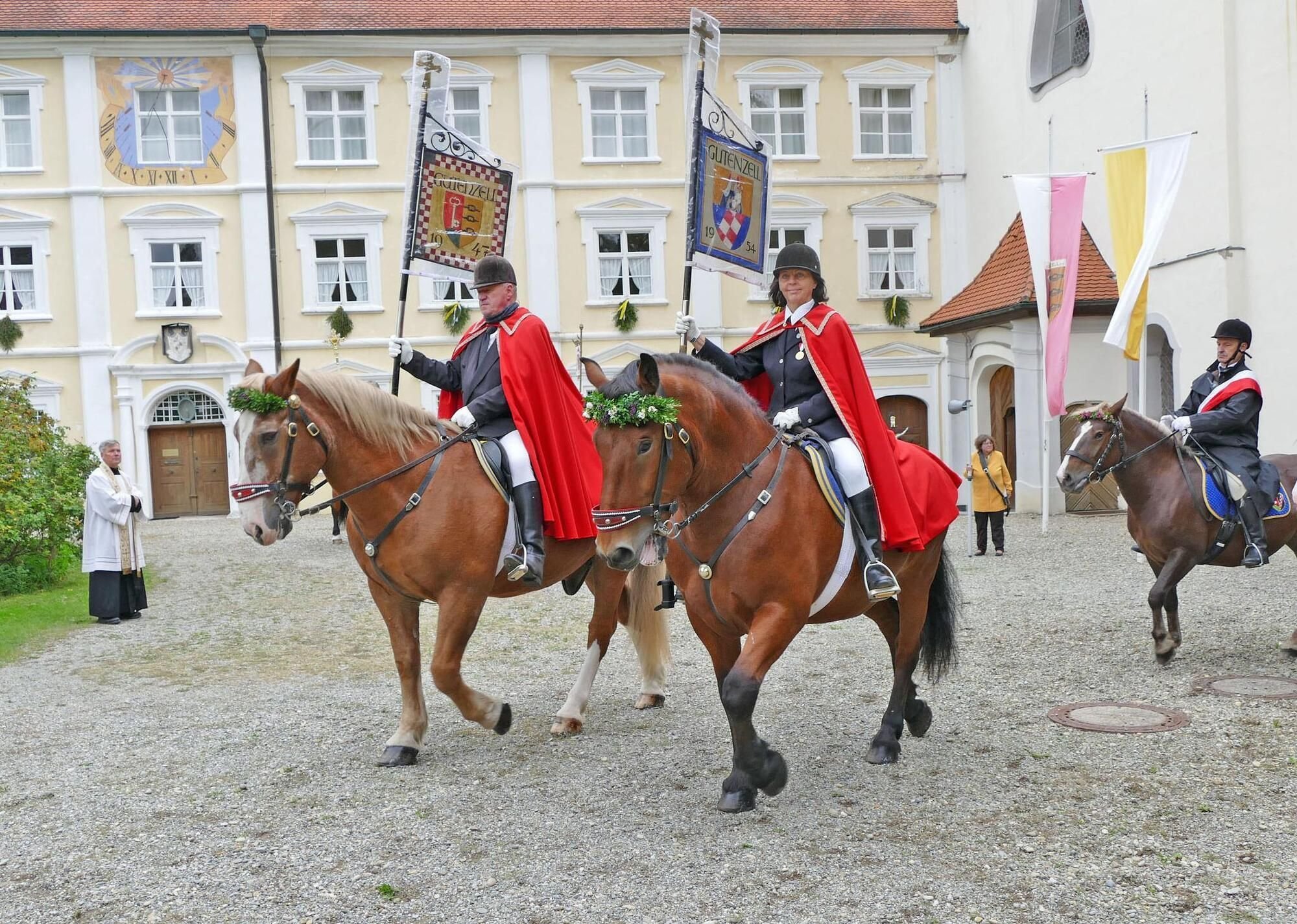 Wendelinusritt In Gutenzell Feiert 75-jähriges Bestehen