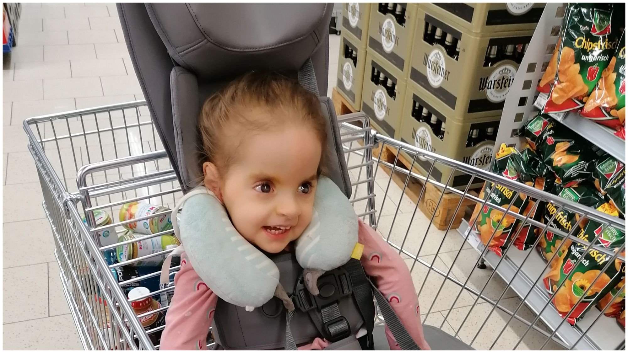 Trotz Behinderung: Kleine Lilly kann wieder mit ihrer Mutter einkaufen gehen