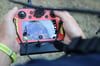 Eine Drohne wie die der Freiwilligen Feierwehr Kronau hilft bei Waldbrandeinsätzen. Sie trägt Wärmebild- und normale Kameras, Scheinwerfer und Lautsprecher.
