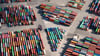 Zahlreiche Container auf dem Gelände eines Containerterminals im Hamburger Hafen.