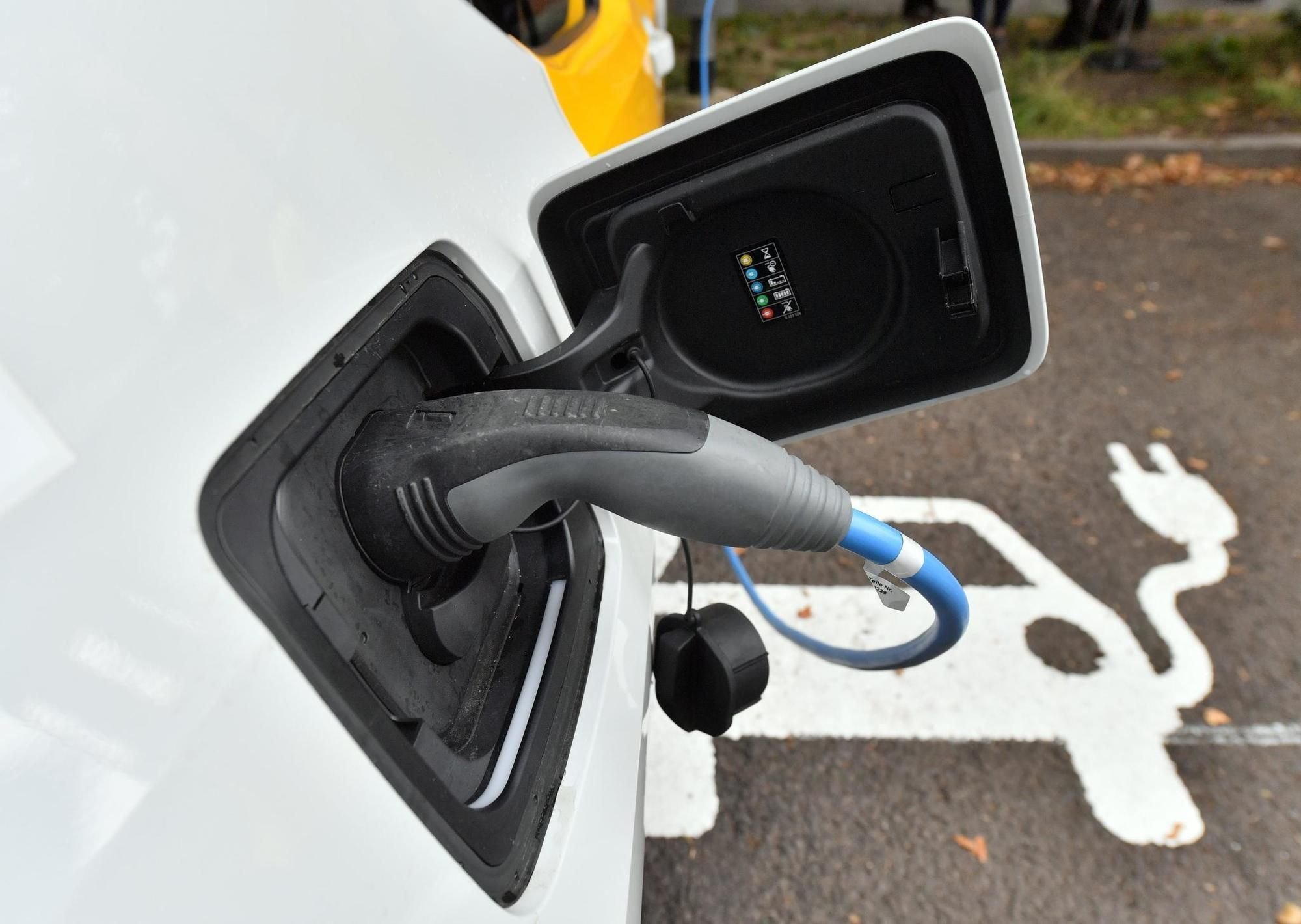 Nürnberg: ASN testet Elektro-Müllauto - Umweltfreundlich und leise, aber  teuer