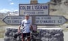 „Sport ist meine Cortison-Behandlung“: Richard Spieß im Jahr 2019 mit seinem E-Rennrad fast in 2800 Meter Höhe auf einem Pass in Frankreich.
