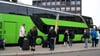  Von einer Verlegung der zentralen Haltestelle für Fernbusse vom Stadtbahnhof an den Flughafen zeigen sich Fahrgäste bei einer Umfrage der Schwäbischen Zeitung wenig begeistert.