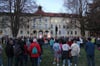  Mehr als 1000 Menschen demonstrierten im April für den Erhalt des Waldseer Krankenhauses (Gebäude im Hintergrund) gleich neben dem Stadtsee. Am 31. Mai fällt der Kreistag die Entscheidung.