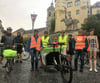  Gute Stimmung trotz dem nahenden Unwetter: Eine gehörige Portion Enthusiasmus fürs Radfahren bringen die knapp 20 Teilnehmer der Radtour durch Weingarten mit.