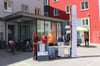  Mitglieder der Attac-Gruppe Tettnang-Friedrichshafen beim Infostand in Friedrichshafen.