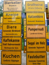  Das Ortschild des Langenargener Ortsteils Bierkeller-Waldeck ist Teil des Fernweh-Parks „Signs of Fame“ im oberfränkischen Markt Oberkotzau.