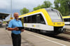  Seit vier Jahrzehnten arbeitet Hermann Lenz bei der Hohenzollerischen Landesbahn, die inzwischen zur Südwestdeutschen Landesverkehrs-AG gehört. Dort übernimmt er im Laufe der Zeit unzählige Jobs rund um die Eisenbahn.