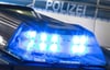  Blaulicht auf einem Einsatzwagen: Die Polizei rückte am Samstag zu einem Unfall auf der B30-Kreuzung bei Ravensburg-Untereschach an.