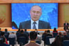Der russische Präsident Wladimir Putin wurde wegen der Corona-Pandemie in neun Städte dazu geschaltet – darunter auch ins Moskauer World Trade Center.
