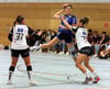 Die Damen der HSG Fridingen/Mühlheim (blau) – hier im Spiel gegen den HC Schmiden/Oeffingen – gastieren beim Tabellennachbarn TV Weilstetten