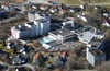Die Gebäude des Kurbetriebs von Bad Wurzach aus der Luft gesehen.