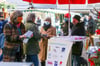  Am Infostand des Netzwerks für Demokratie auf dem Aalener Wochenmarkt bekundeten viele Menschen ihre Abneigung gegen Querdenker.