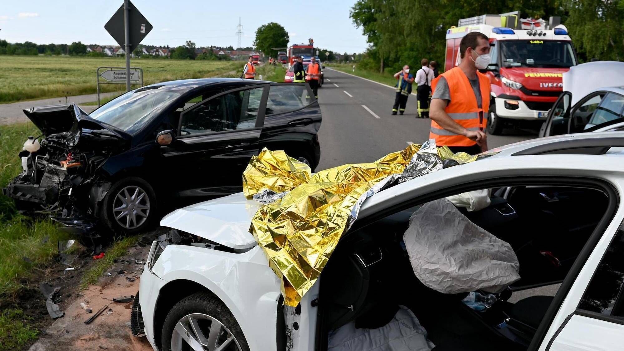 Zwei Hochschwangere Prallen Mit Autos Frontal Aufeinander