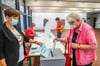  Hohe Wahlbeteiligung auch in Ellwangen: Das Foto zeigt Menschen bei der Stimmenabgabe im Wahllokal Eugen-Bolz-Realschule.