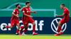  Jubel bei Rielasingen-Arlens Gianluca Serpa (von links), Daniel Niedermann und Ivo Colic nach dem Tor zum 1:0 gegen Holstein Kiel.