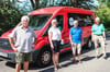 So wie Helmut Stohr (von links), Christina Kieble, Gerd Voss und Peter Grosschmidt engagieren sich 15 Fahrer ehrenamtlich als Fahrer beim Projekt Bürgerbus Kressbronn.