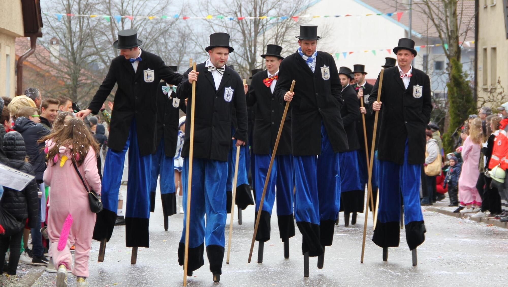 Die Stelzenmänner gehören einfach zur Westerheimer Fasnet