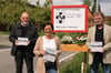  Sie freuen sich über die Festschrift zum 900. Geburtstag der Ortschaft Pfrungen (von links): Adolf Kneer, Ortsvorsteher von Pfrungen, Bürgermeisterin Sandra Flucht und Detlev Pade, der die redaktionelle Verantwortung trägt.