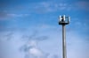  Die Telekom will das Netz ausbauen, der Gemeinderat möchte keinen zu hohen Masten auf dem Ratshausdach. Nun soll die Anlage kleiner geplant werden.