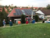  Die Photovoltaikanlagenbesitzer berichten von ihren Erfahrungen, Interessenten hören zu und stellen Fragen.