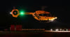 Bei Dunkelheit startet der Rettungshubschrauber „Christoph 22“ zu einem Übungsflug mit Nachtsichtbrillen.