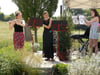 Schüler der Musikschule Neresheim sorgten für die musikalische Umrahmung zur Eröffnung der Sommeraktion „Blühendes Neresheim“. Unser Foto zeigt das Querflötentrio Carina Brenner, Maria Werner und Anna Maiershofer.