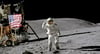  Der Apollo-16-Astronaut Charles Duke hat sich 1972 etwa 20 Stunden lang auf der Mondoberfläche aufgehalten.