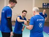 Die Volleyballer des VfB Friedrichshafen um Lukas Maase (li.) und Stefan Thiel (Mi.) haben laut Trainer Mark Lebedew „noch etwas zu tun“.