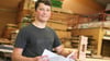 Philipp Straub ist ins Holzklötzchen-Geschäft eingestiegen und damit ziemlich erfolgreich.