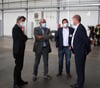  Ortstermin im Hangar: Rolf Mützenich, Norbert Zeller, Martin Gerster und Flughafenchef Claus-Dieter Wehr.