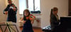 
Olekstandr Klimas mit seinen beiden Töchtern Sascha (8) und Dascha (10). Die beiden Schwestern sind virtuose Musikerinnen und haben ihr Publikum bei der Kammermusikstunde im Alten Rathaus so begeistert, dass sie mit stehenden Ovationen verabschiedet wu