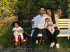  Maisam Vatanpoor und seine Frau Fariba sind stolz auf die berufliche Karriere und ihre kleine Familie. Links ist Ekram Saud, rechts Baby Emran.