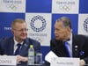 IOC-Vizepräsident John Coates (l) und der Chef des Organisationskomitees für die Tokio-Spiele, Yoshiro Mori, geben in Tokio eine Pressekonferenz. Foto: Eugene Hoshiko