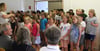 Der Schülerchor sang zum Abschied des Schulleiters.
