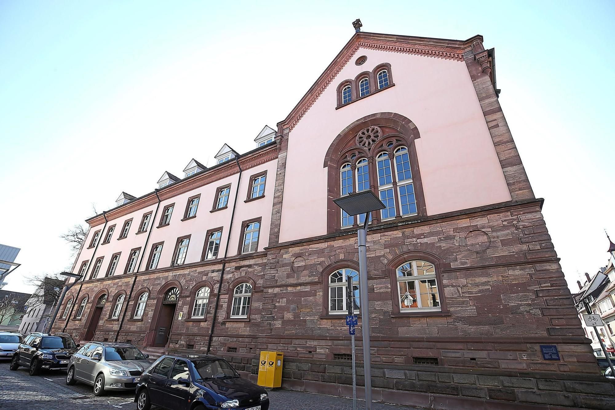 Skandal Weitet Sich Aus Jahrelang Krankgeschriebene Lehrer Belasten Schulministerium - kybxmc3